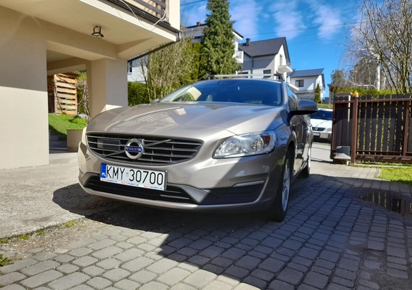 Volvo V60 cena 41500 przebieg: 200000, rok produkcji 2016 z Myślenice małe 562